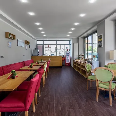 Tomis Garden Aparthotel 3*